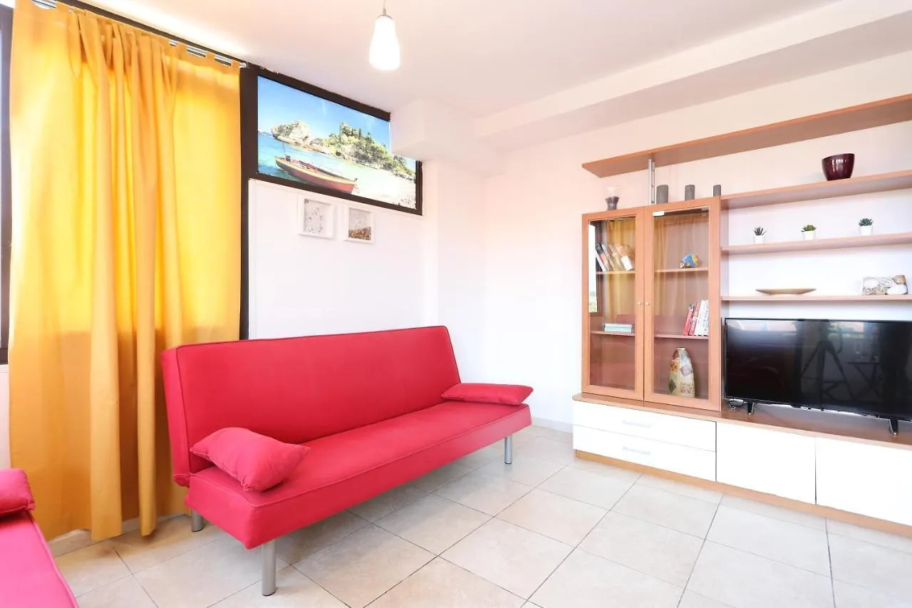 Giardini Naxos Bright Apartments With Balcony