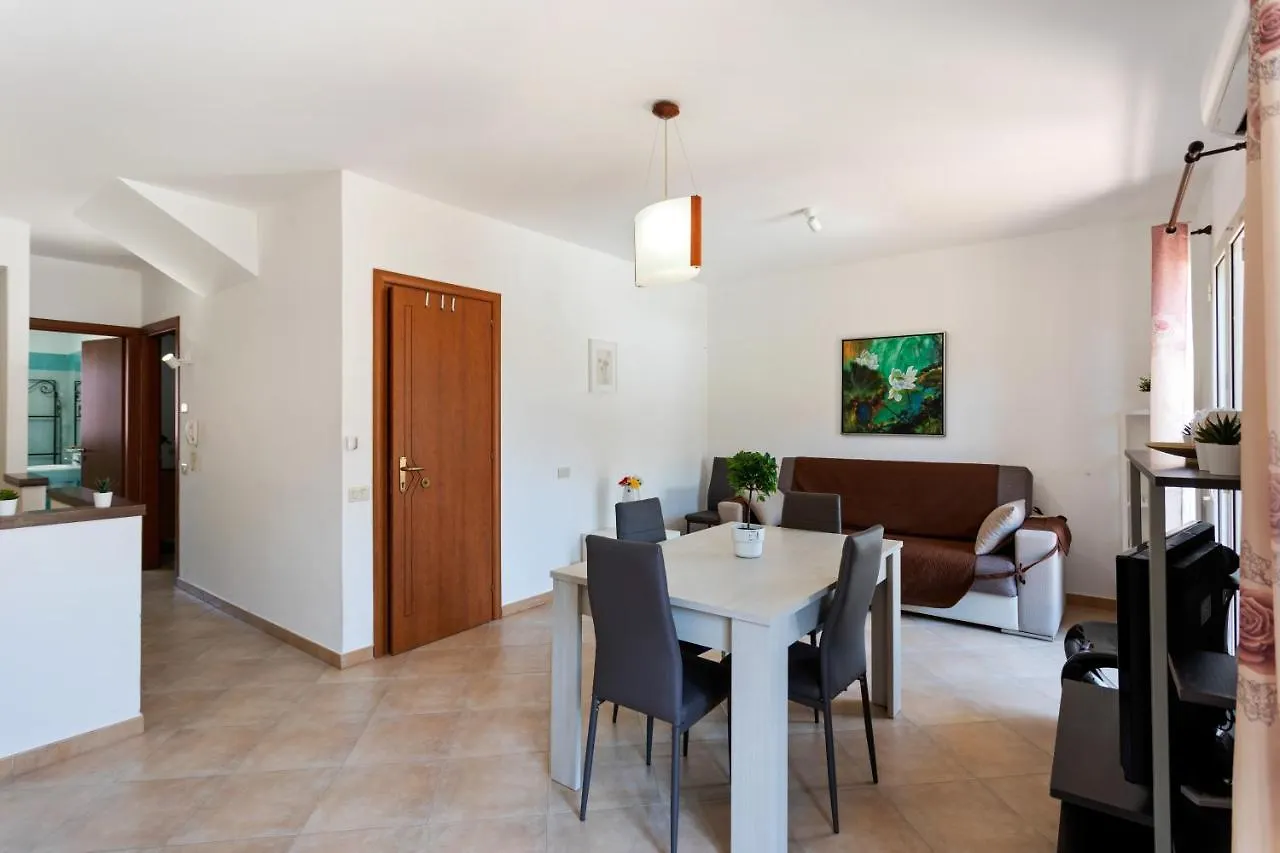 Giardini Naxos Bright Apartments With Balcony جيارديني ناكسوس